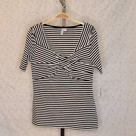 Elle, size L, front wrapped, mid-length sleeve, knit top blk/wht  stripe. NWOT. - Picture 11 of 12